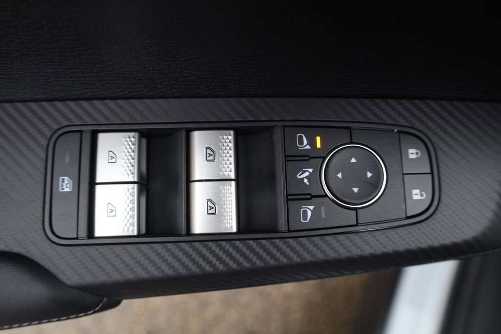 New 2025 Mitsubishi Outlander SE image 40