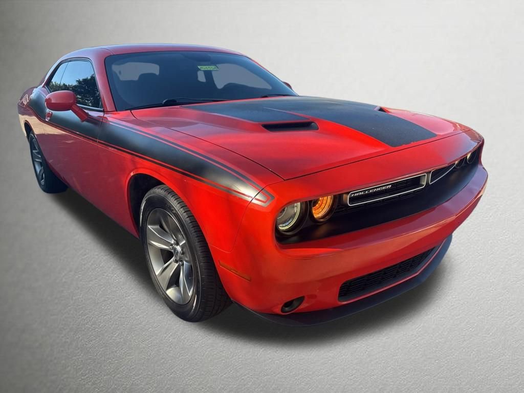 Used 2019 Dodge Challenger SXT RWD image 1