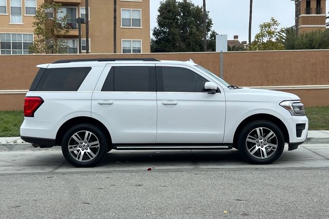 Used 2022 Ford Expedition XLT w/ Equipment Group 202A image 3
