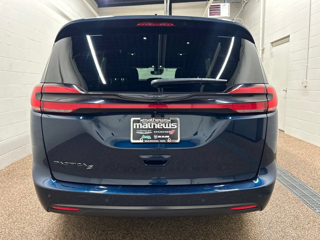 Used 2024 Chrysler Pacifica Touring-L w/ S Appearance Package FWD image 3