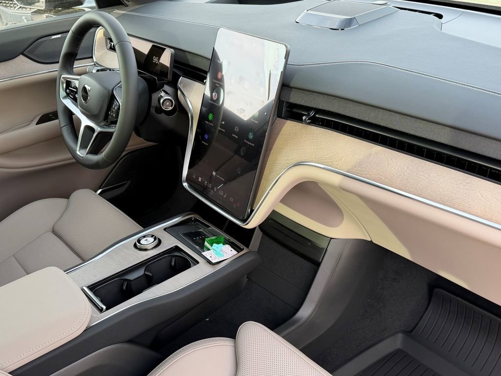 New 2026 Volvo EX90 Plus AWD/4WD image 11
