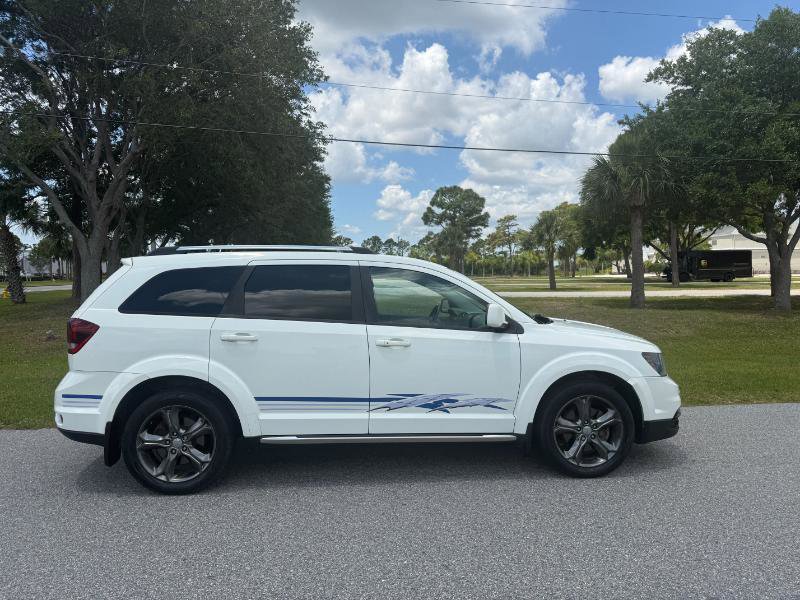 Used 2015 Dodge Journey Crossroad w/ Flexible Seating Group FWD image 2