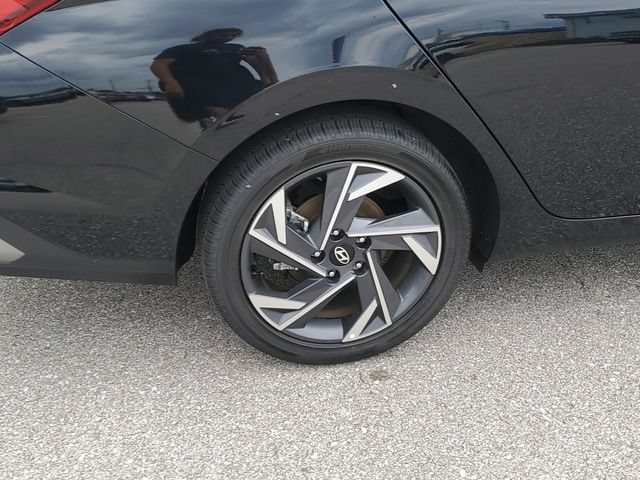 Certified 2025 Hyundai Elantra SEL FWD image 5