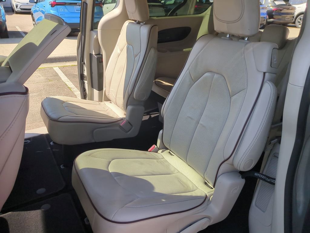 Used 2019 Chrysler Pacifica Limited w/ Tire & Wheel Group image 23