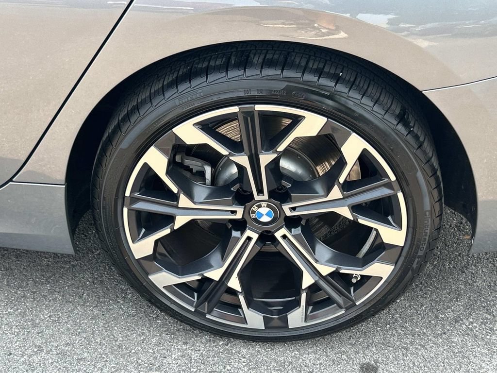 Used 2025 BMW 330i Sedan w/ Premium Package RWD image 14