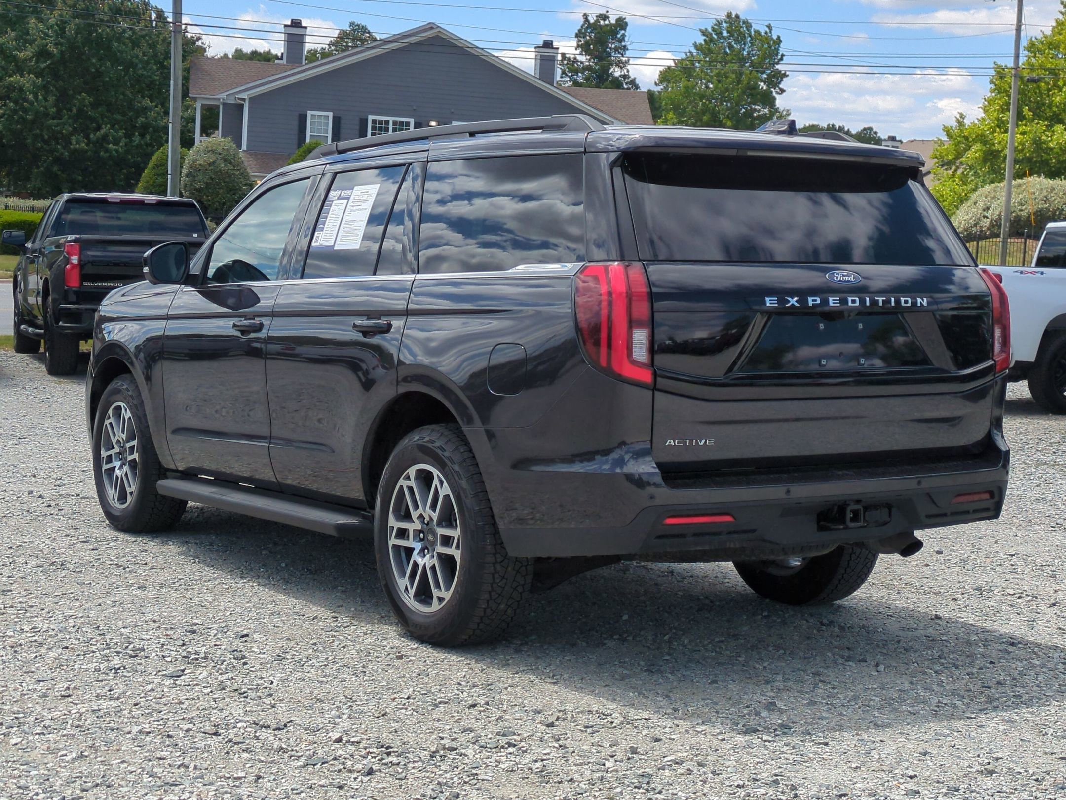 Used 2025 Ford Expedition Active AWD/4WD image 8