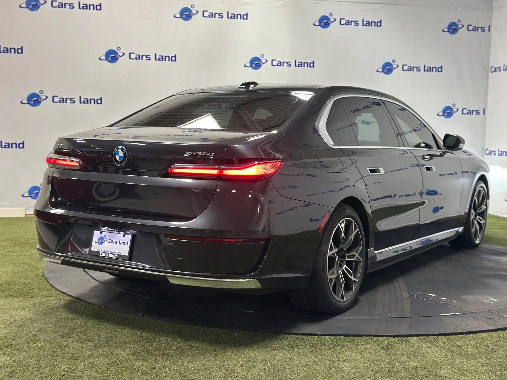 Used 2024 BMW i7 xDrive60 w/ Executive Package AWD/4WD image 4