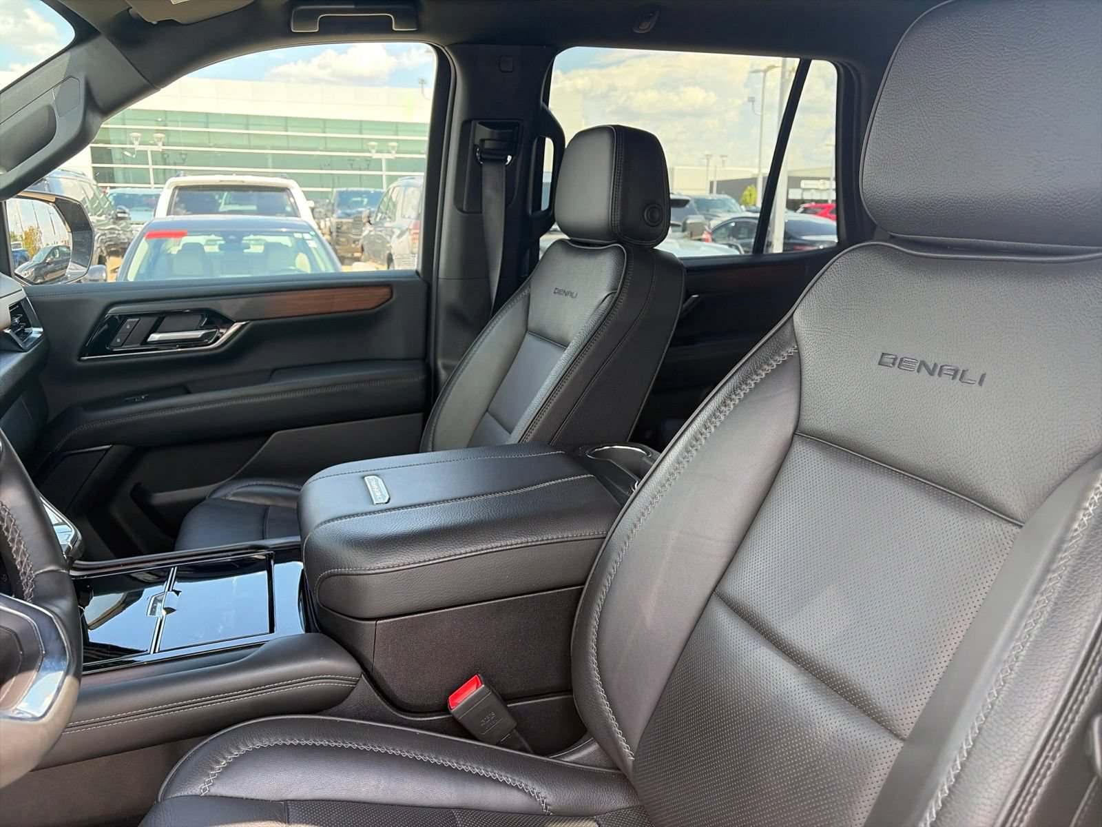 Used 2025 GMC Yukon Denali AWD/4WD image 13
