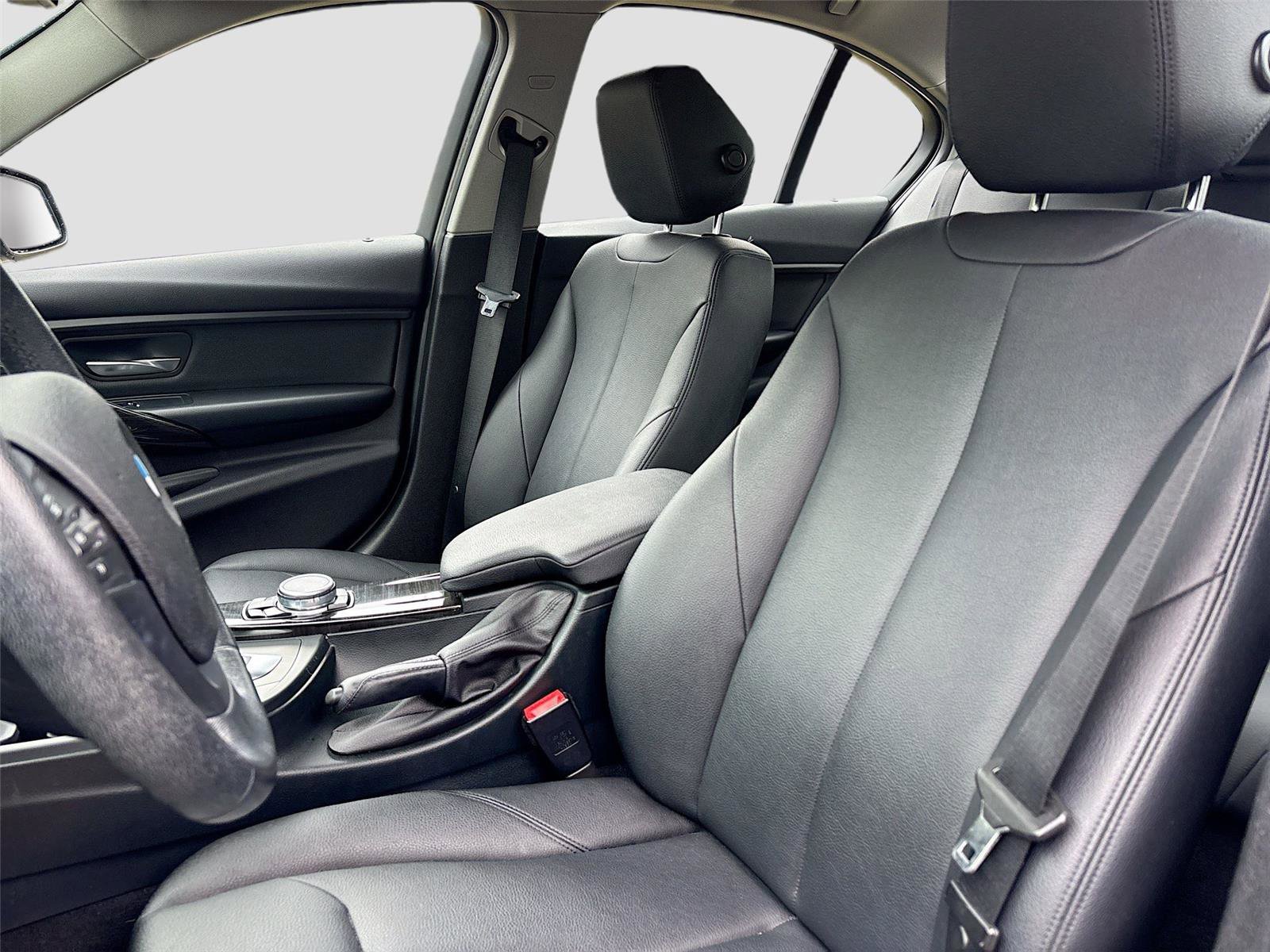 Used 2016 BMW 320i xDrive Sedan image 24