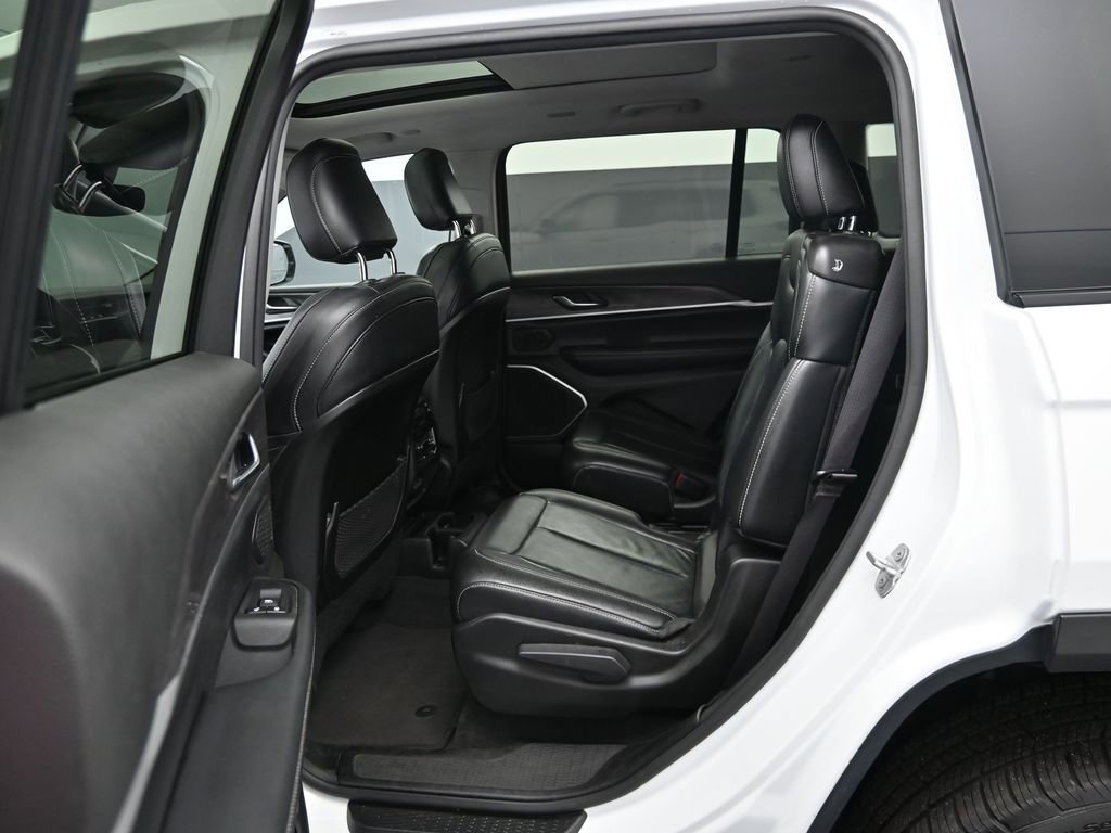 Used 2022 Jeep Grand Cherokee L Limited AWD/4WD image 16