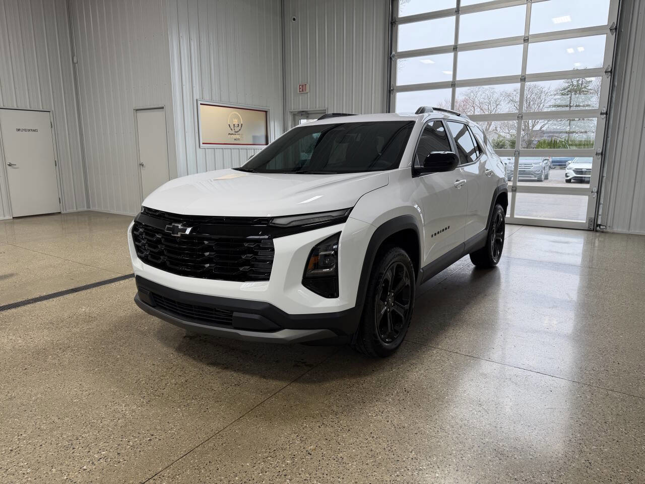 Used 2026 Chevrolet Equinox LT w/ Midnight Edition image 2