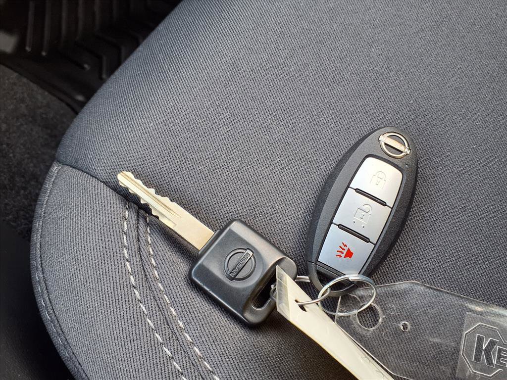 Used 2025 Nissan Frontier SV image 15