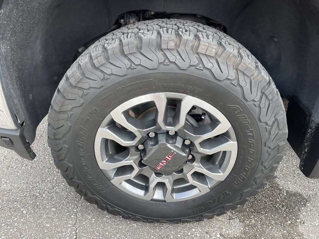 Used 2022 GMC Sierra 2500 SLE AWD/4WD image 2