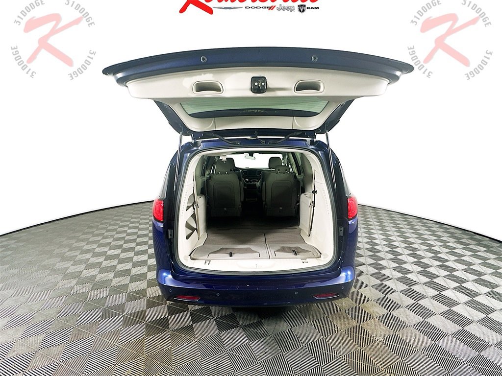Used 2020 Chrysler Voyager LX image 30
