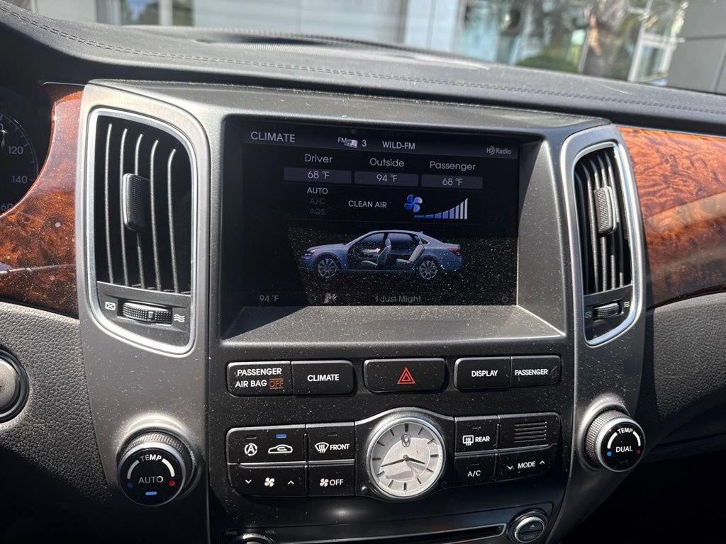 Used 2012 Hyundai Equus Signature RWD image 7