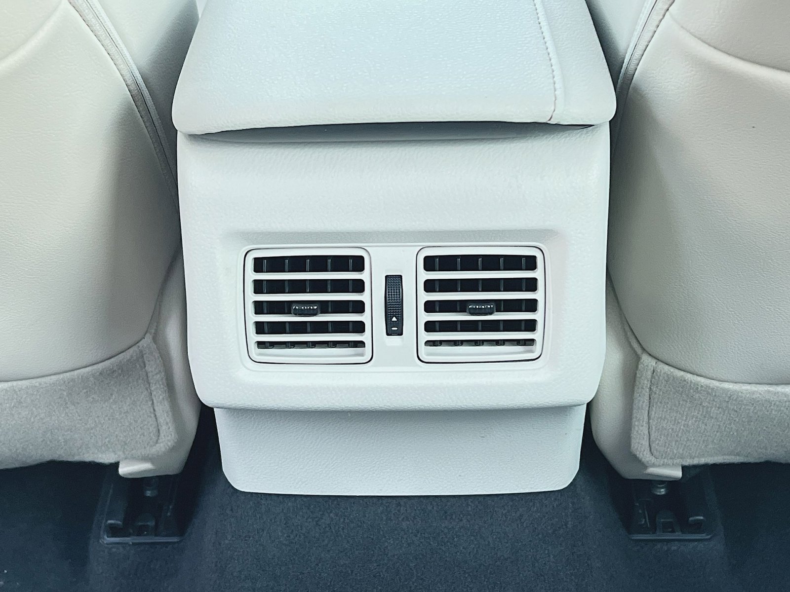 Used 2020 Toyota Camry XLE image 23