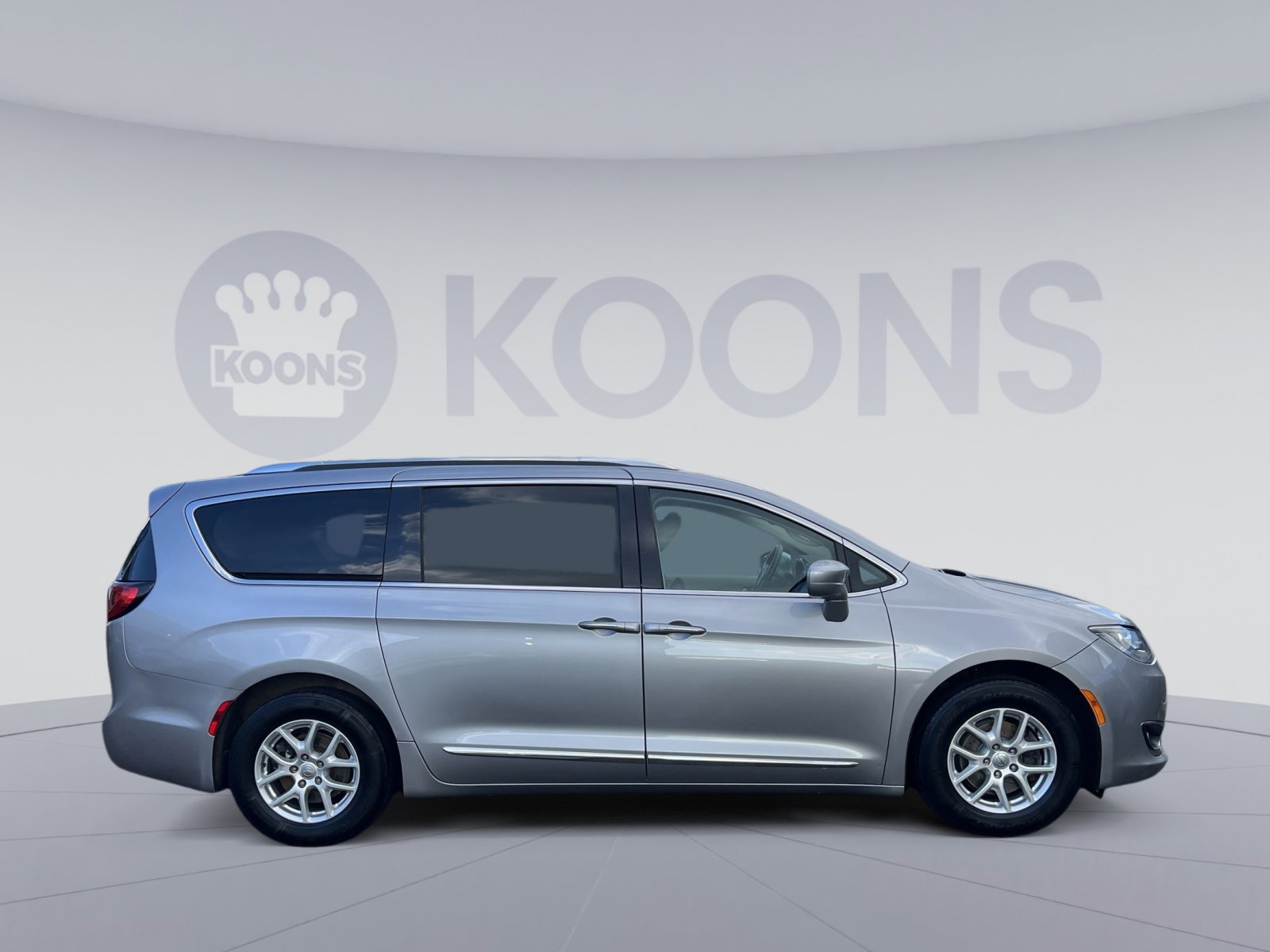 Used 2020 Chrysler Pacifica Touring-L image 7