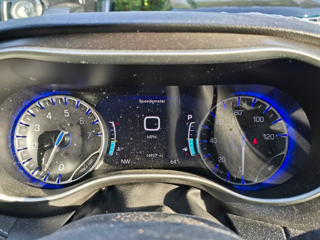 Used 2025 Chrysler Pacifica Select AWD/4WD image 31