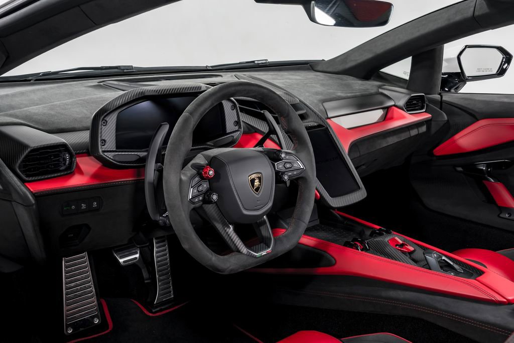 Used 2025 Lamborghini Revuelto image 11