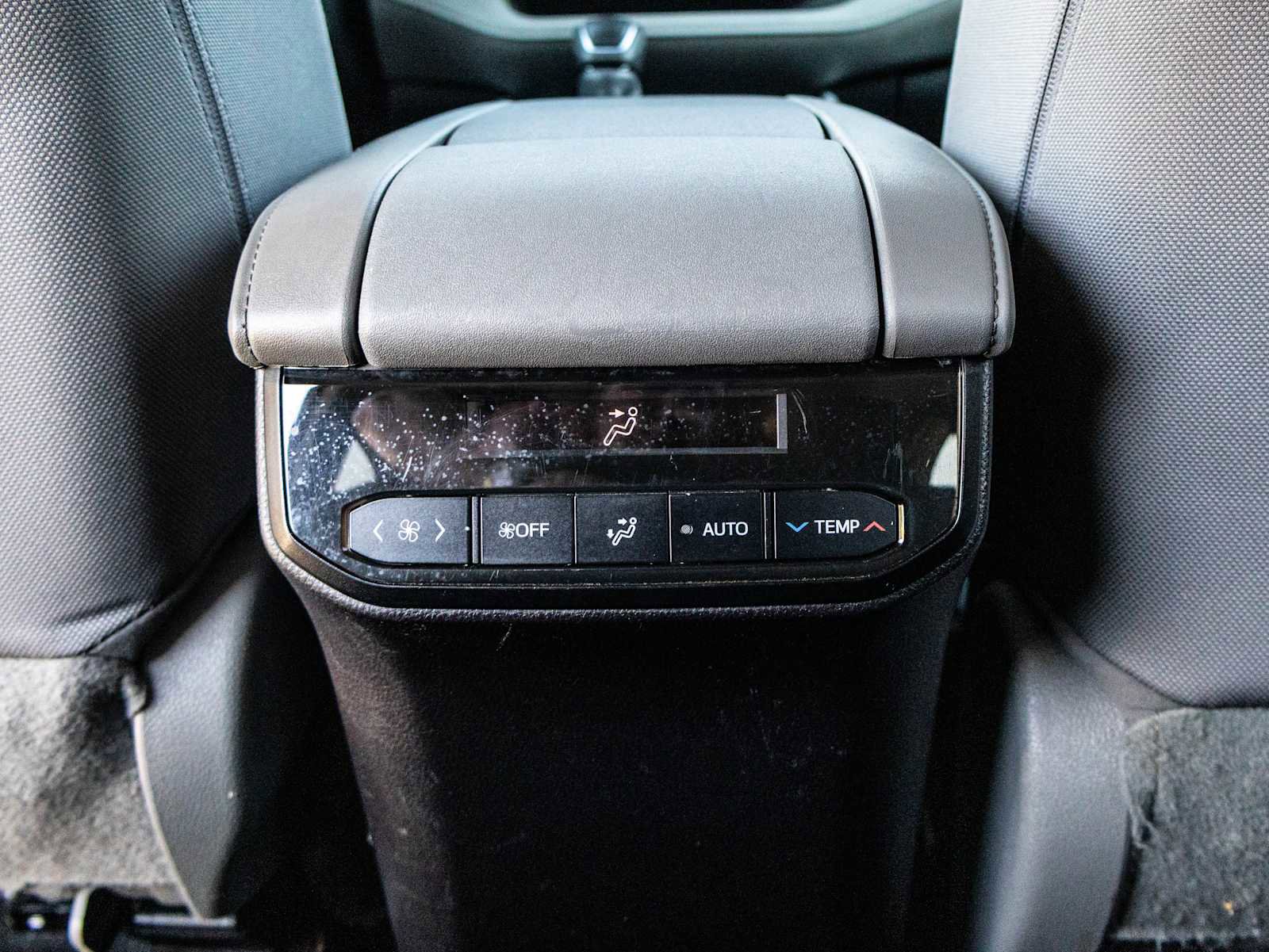 Used 2022 Toyota Highlander LE FWD image 22