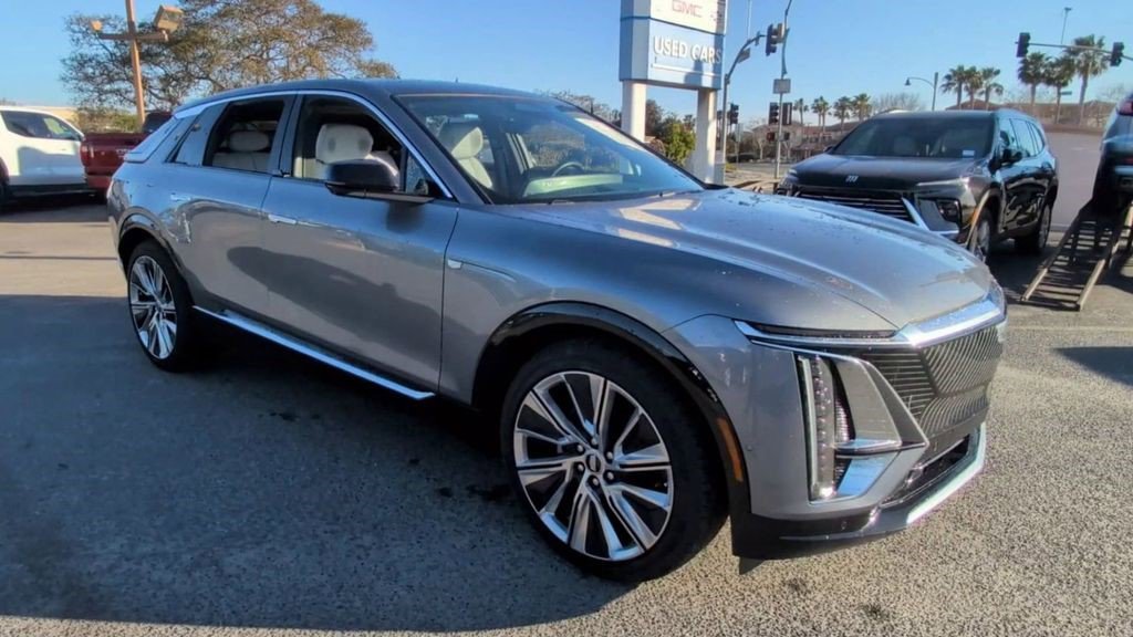 Certified 2023 Cadillac Lyriq 2WD image 3