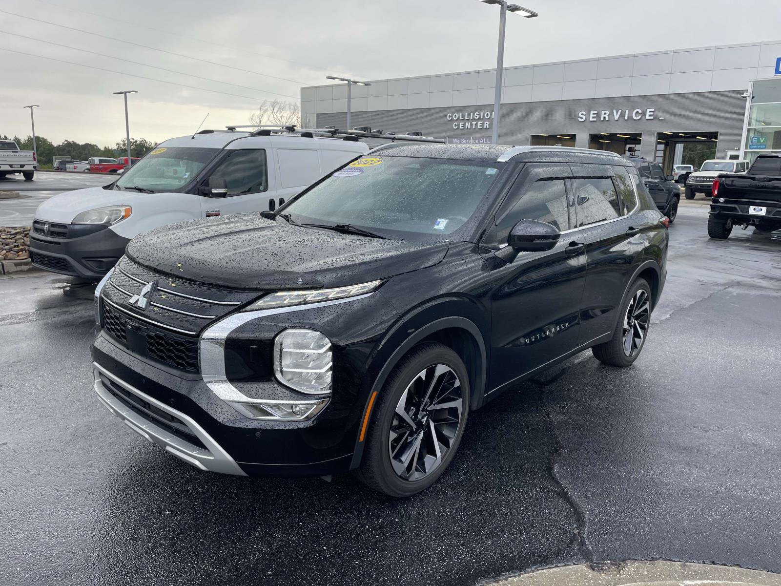 Used 2022 Mitsubishi Outlander SEL image 3