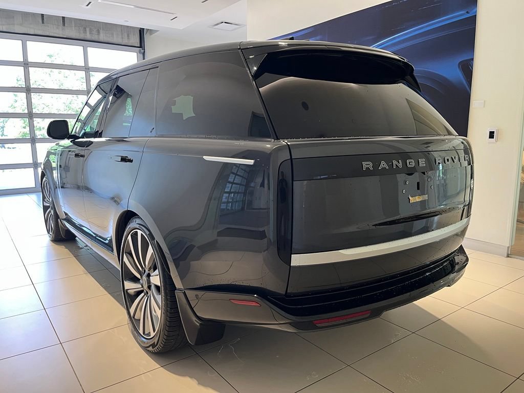 Used 2024 Land Rover Range Rover SV AWD/4WD image 7
