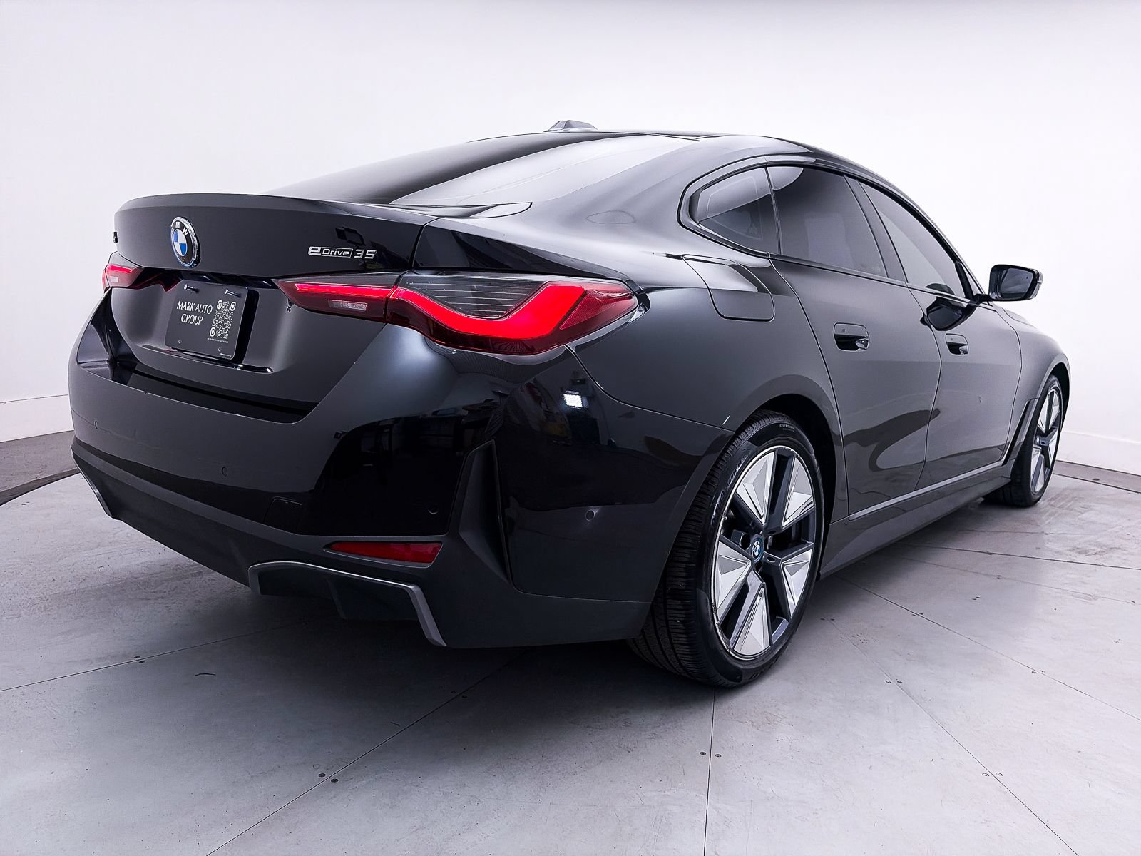 Used 2023 BMW i4 eDrive35 w/ Premium Package RWD image 16