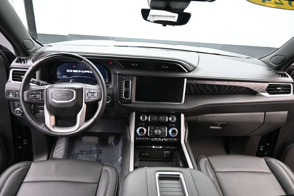 Used 2024 GMC Yukon Denali w/ Advanced Technology Package AWD/4WD image 9