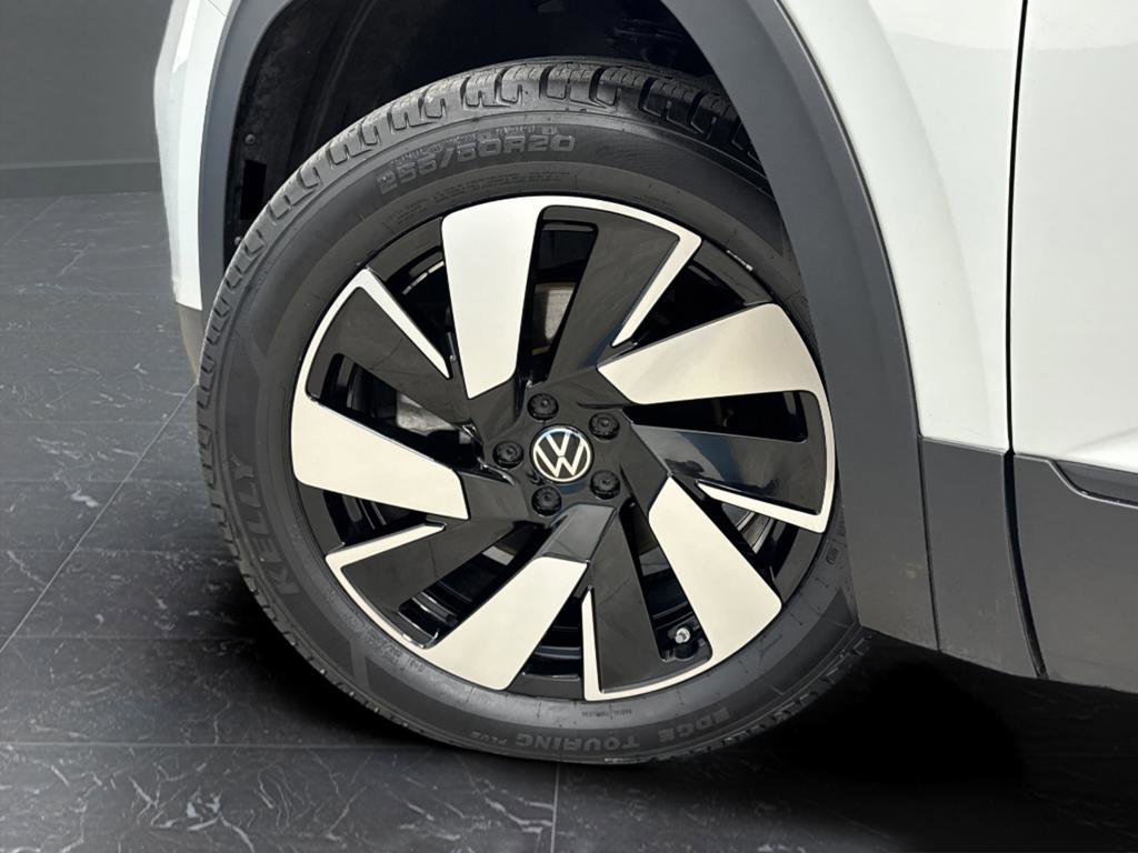 Used 2025 Volkswagen Atlas Cross Sport SE image 34