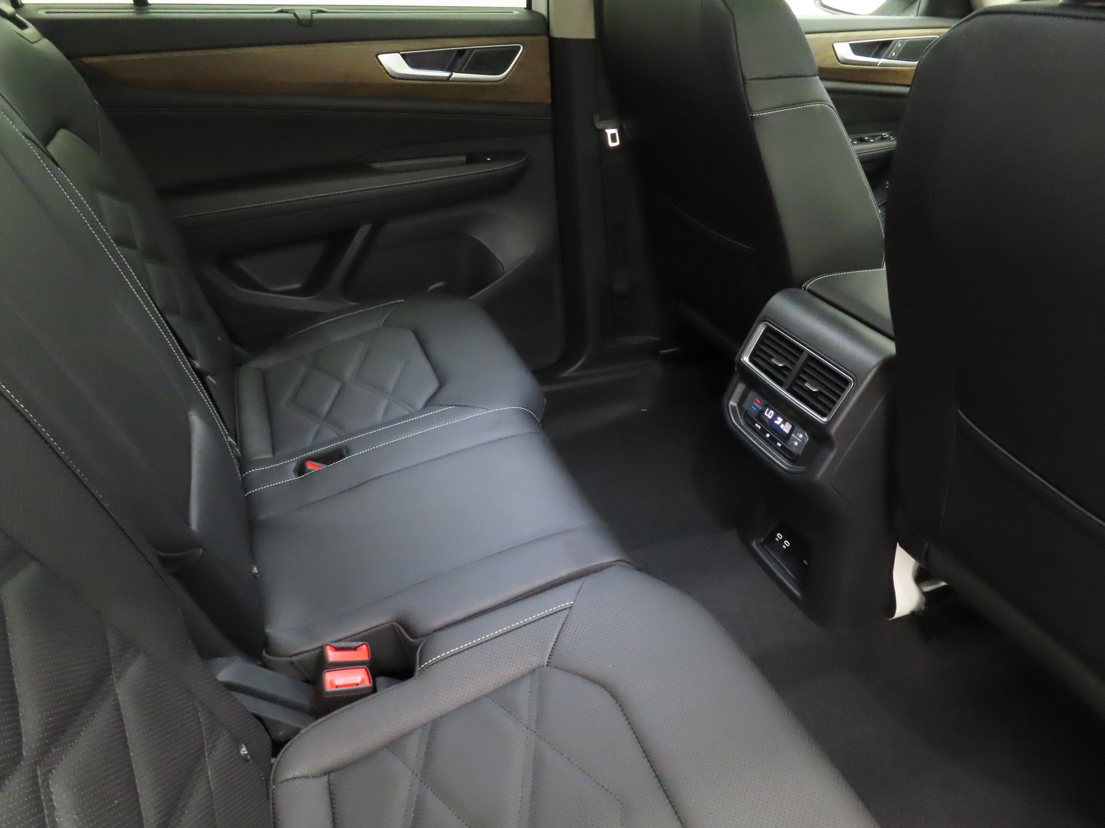 Certified 2026 Volkswagen Atlas SE FWD image 25