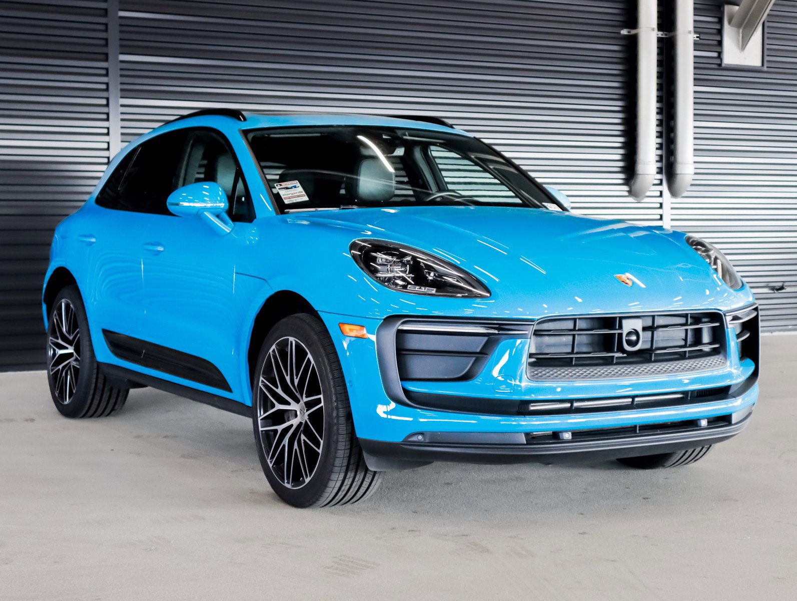 Certified 2022 Porsche Macan image 7