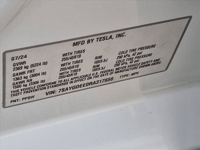 Used 2024 Tesla Model Y Long Range AWD/4WD image 25
