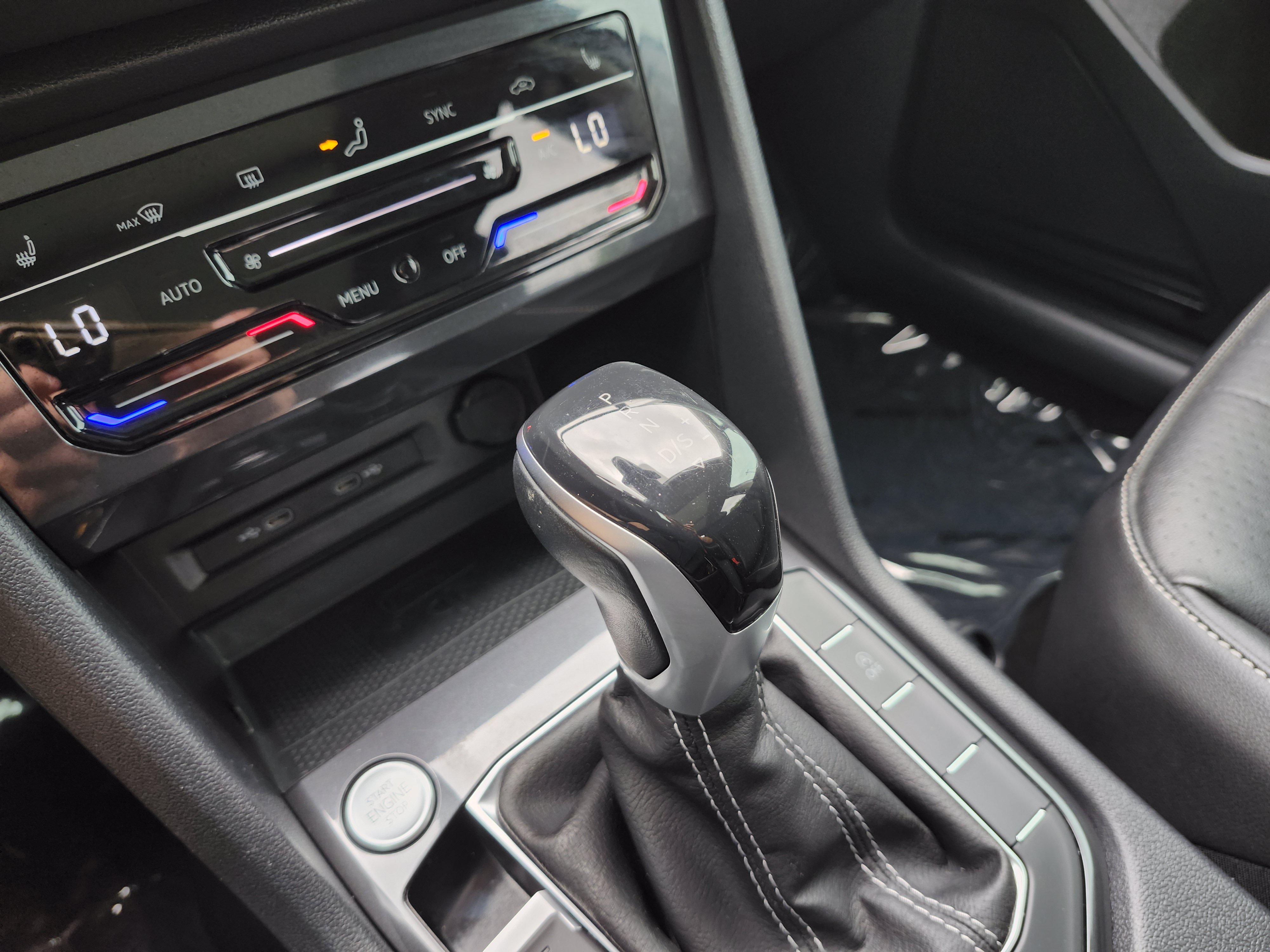 Used 2022 Volkswagen Tiguan SE AWD/4WD image 33