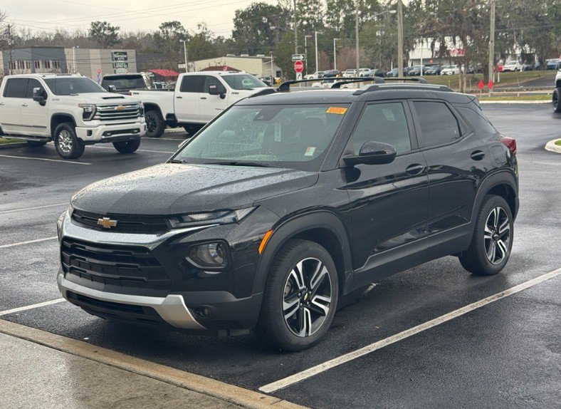 Used 2023 Chevrolet TrailBlazer LT w/ Convenience Package image 2