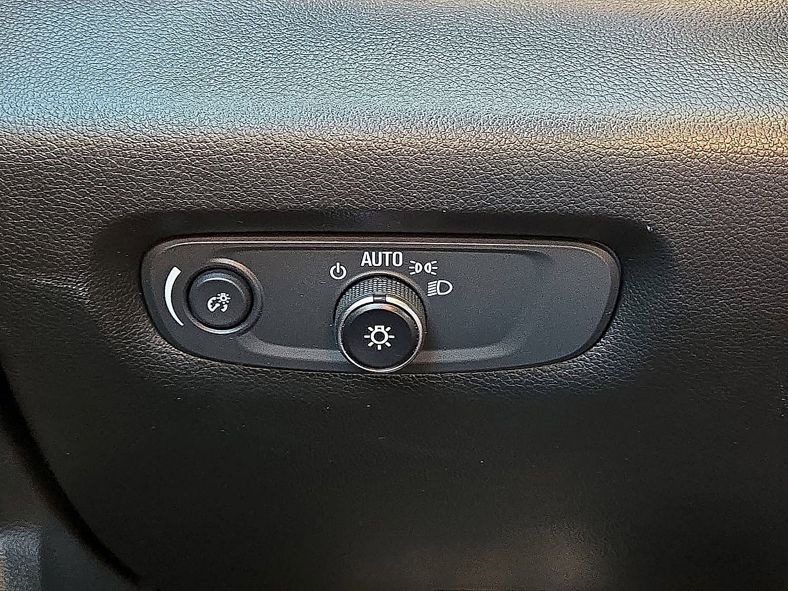 Used 2023 Chevrolet Traverse LT FWD image 26