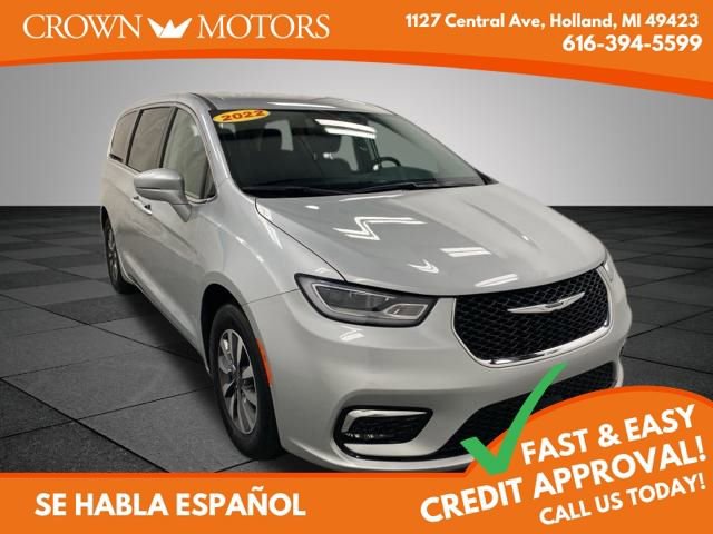 Used 2022 Chrysler Pacifica Touring-L image 1