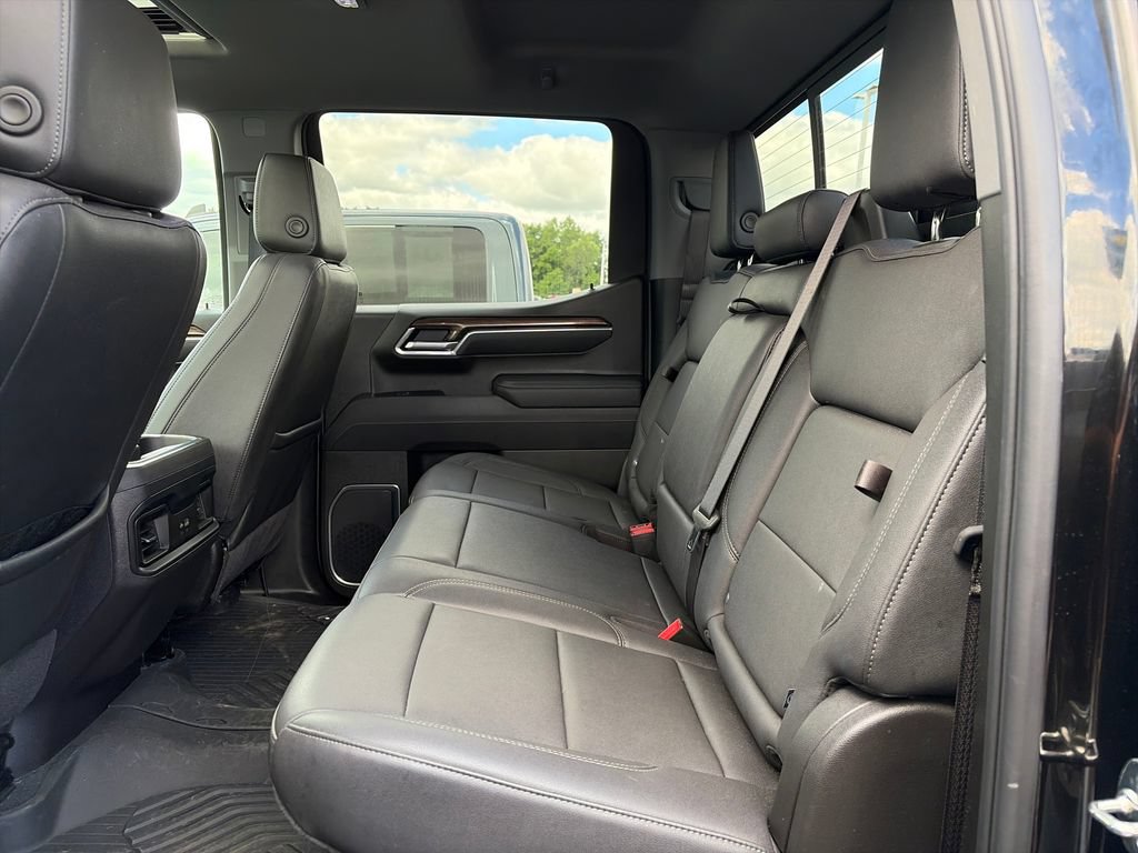 Used 2025 Chevrolet Silverado 1500 LT Trail Boss w/ Convenience Package II AWD/4WD image 25