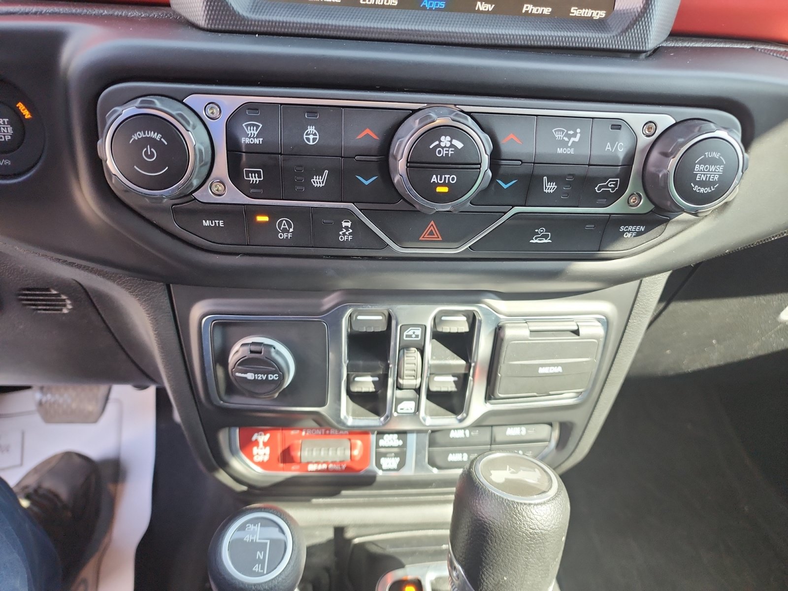 Used 2023 Jeep Wrangler Unlimited Rubicon w/ Cold Weather Group AWD/4WD image 21