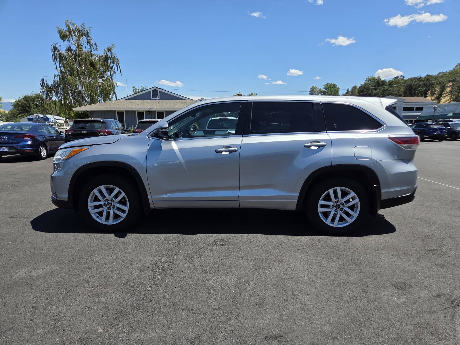 Used 2016 Toyota Highlander LE AWD/4WD image 8