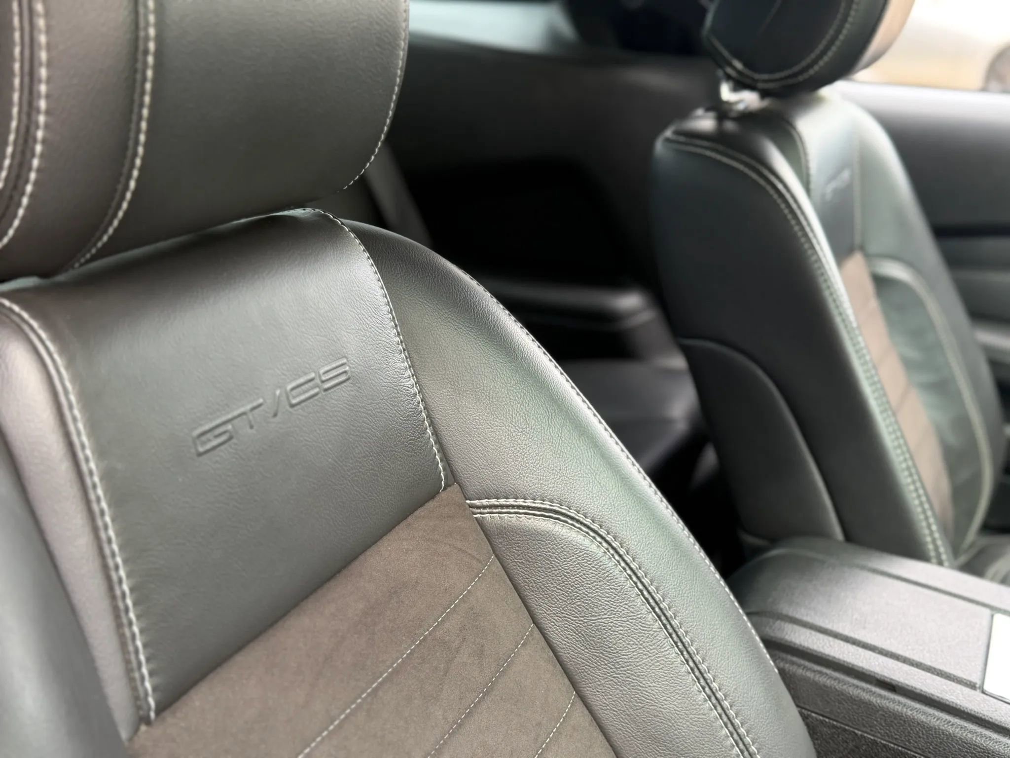 Used 2013 Ford Mustang GT Premium RWD image 41