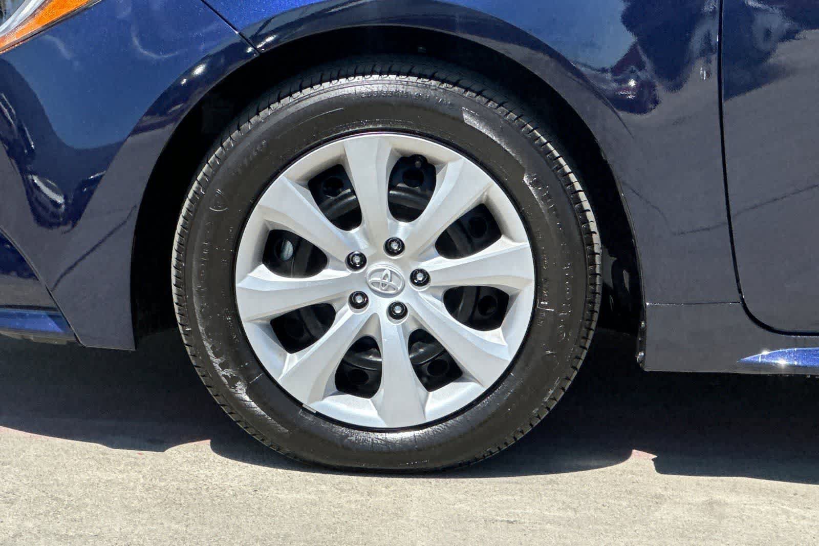 Used 2026 Toyota Corolla LE FWD image 32