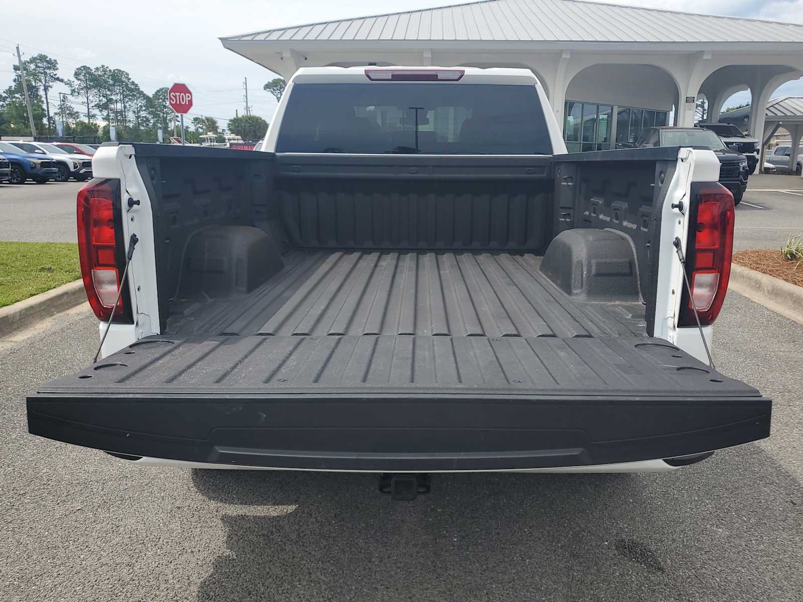 Used 2026 GMC Sierra 1500 Pro w/ Graphite Edition AWD/4WD image 5