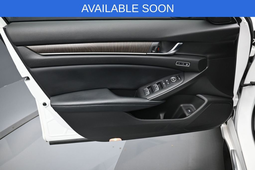 Used 2018 Honda Accord Touring image 11