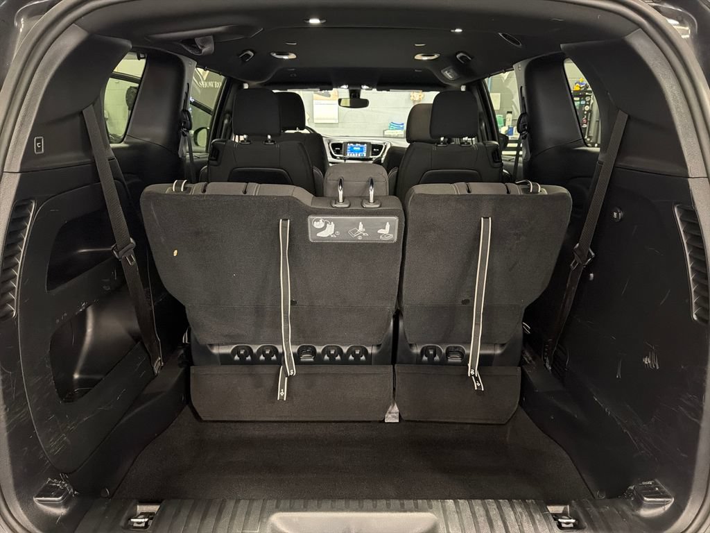 Used 2019 Chrysler Pacifica Touring Plus w/ S Appearance Package FWD image 18