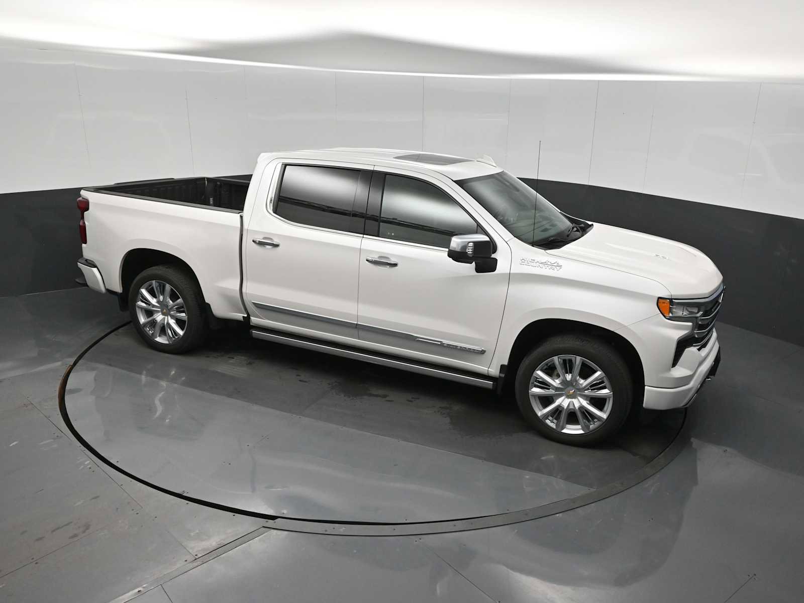 Used 2024 Chevrolet Silverado 1500 High Country image 10