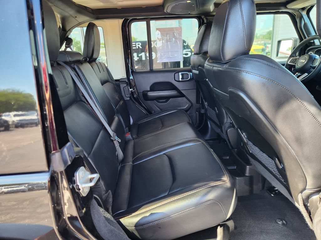 Used 2024 Jeep Wrangler Unlimited Sahara w/ Technology Group AWD/4WD image 12