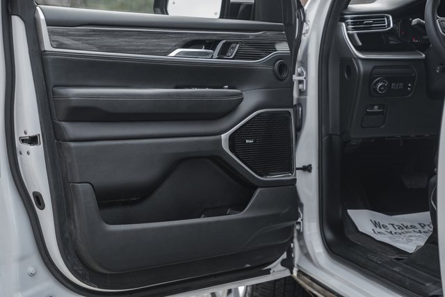 Used 2022 Jeep Wagoneer Series III w/ Premium Group I image 46