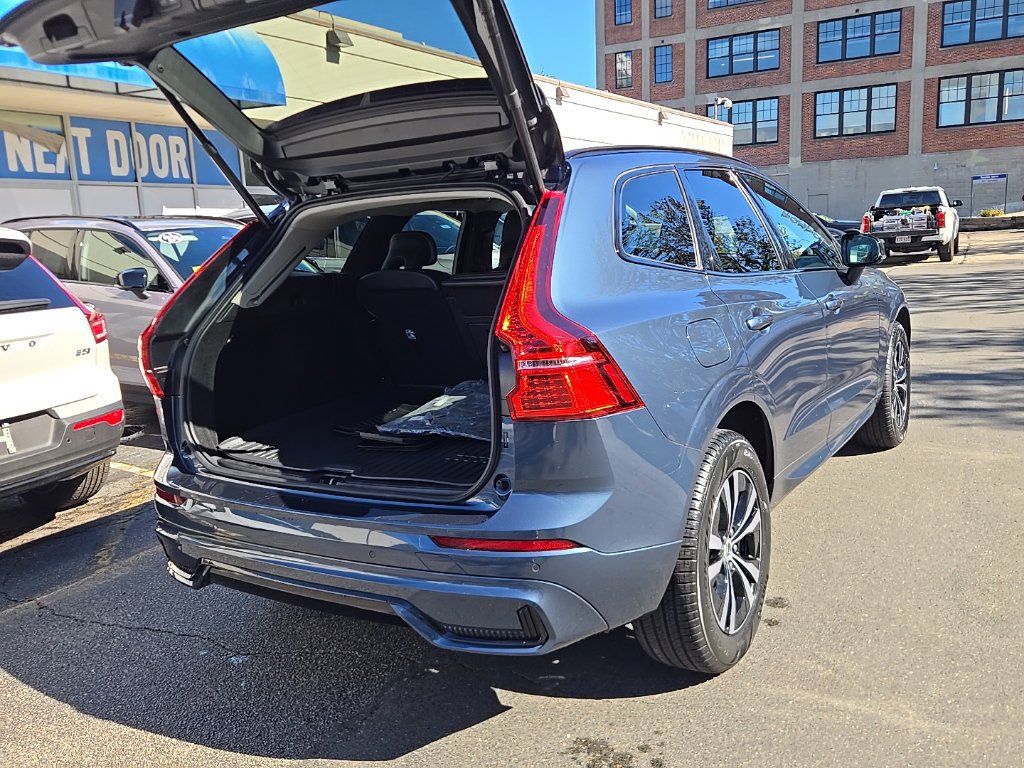 Certified 2024 Volvo XC60 B5 Core w/ Climate Package AWD/4WD image 15