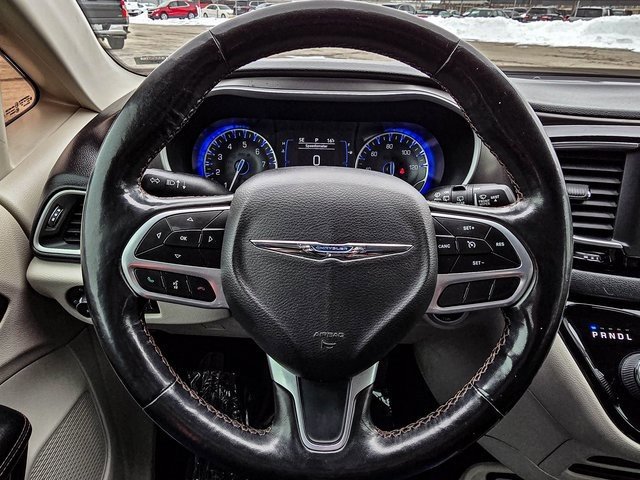 Used 2020 Chrysler Pacifica Touring-L image 28